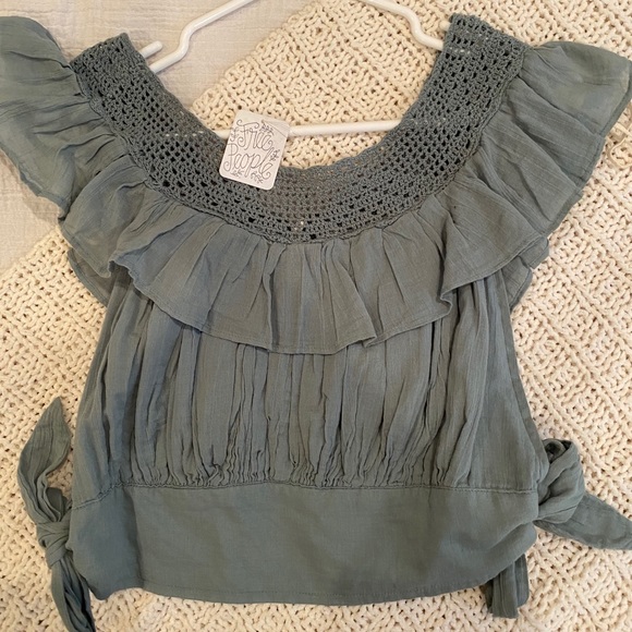 Free people top never worn!! - Picture 1 of 2